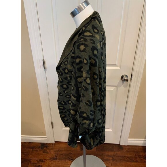 Akemi + Kin Green & Black Terra Animal Print Kimono Sleeve Cardigan, Sz O/S - Picture 3 of 5